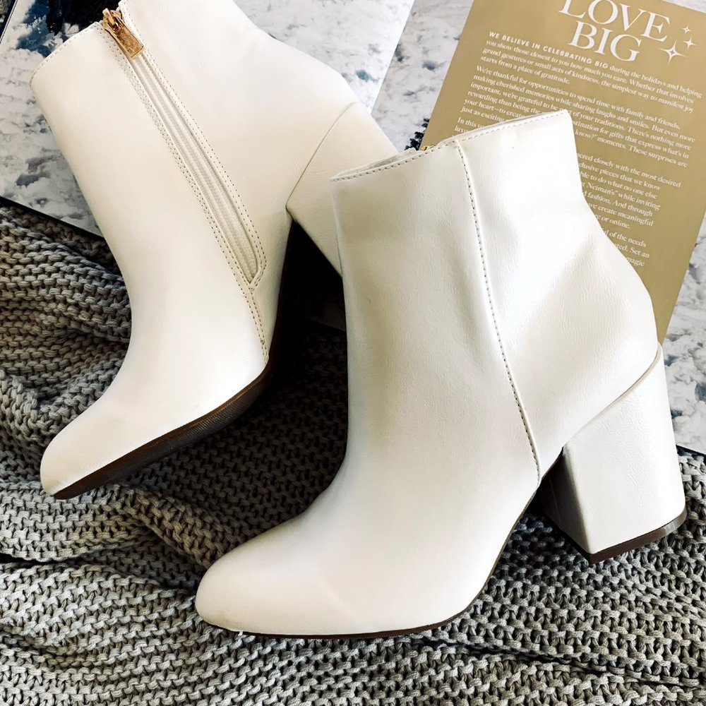 NEW🔥 White Closed Toe Ankle Booties Boot Chunky Block Heel W/ Zipper - Picture 2 of 7